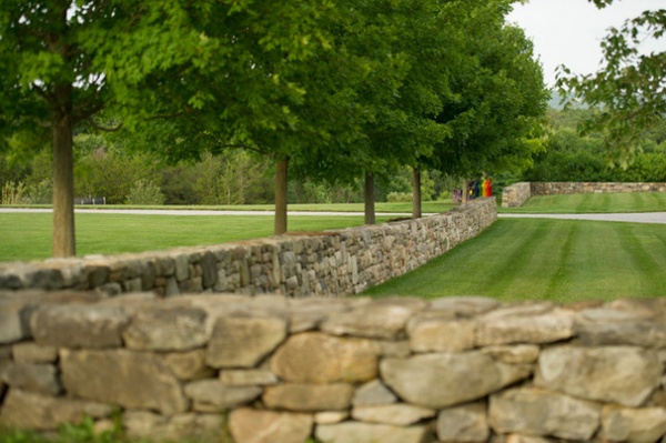 Farmhouse Landscape by Janice Parker Landscape Architects