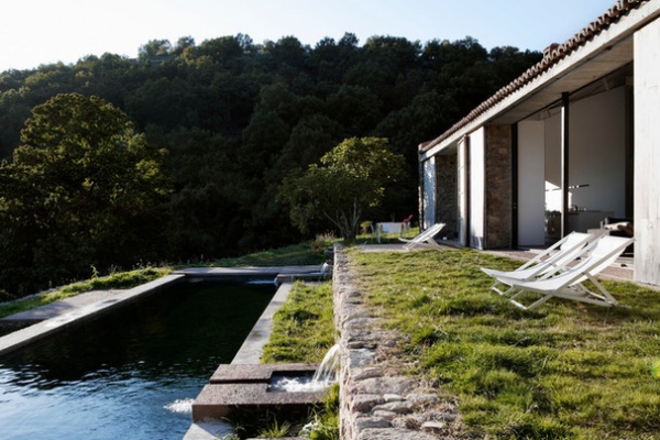 Farmhouse Pool by ÁBATON Arquitectura & Construcción