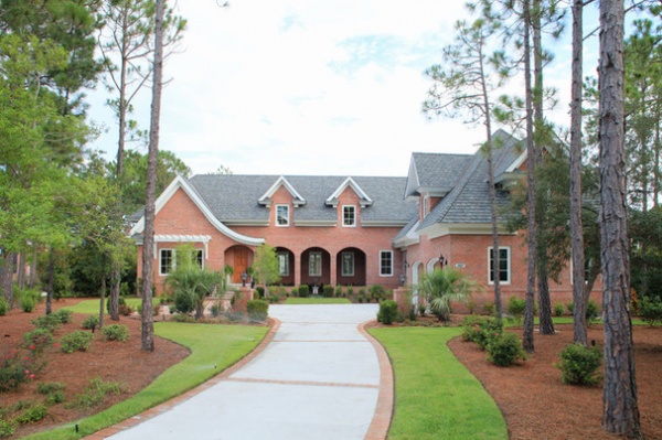 Traditional Exterior by Hood Herring Architecture Pllp