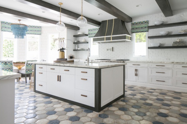 Beach Style Kitchen by GONTERMAN CONSTRUCTION