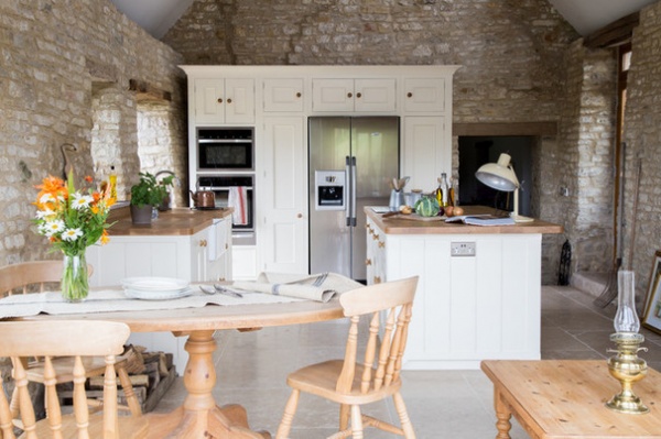 Farmhouse Kitchen by Sustainable Kitchens