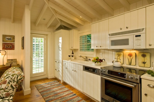 Beach Style Kitchen by LDL Interiors