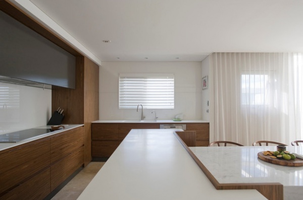 Contemporary Kitchen by MINOSA