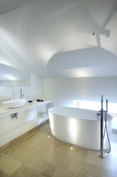 Contemporary Bathroom by PAD studio