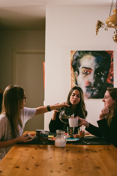 Midcentury Dining Room by Nadja Endler Fotograf