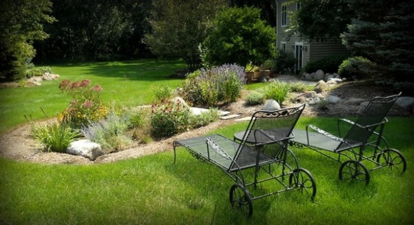 Traditional Landscape by Countryside Flower Shop and Nursery