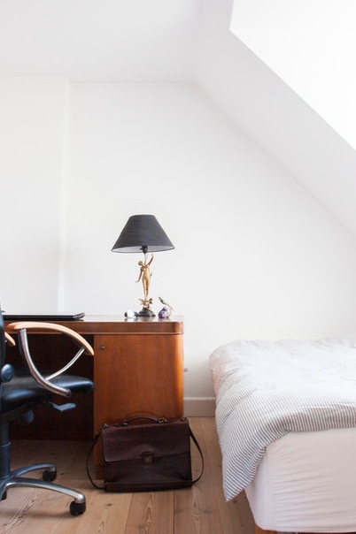 Scandinavian Bedroom by Le Michelle Nguyen