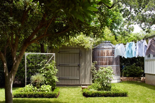 Farmhouse Landscape by Tim Cuppett Architects