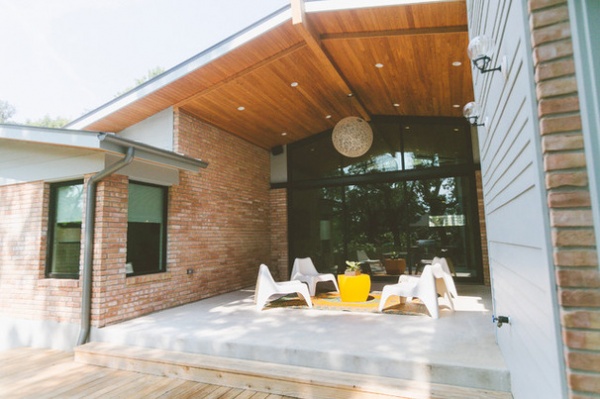 Midcentury Patio by Heather Banks