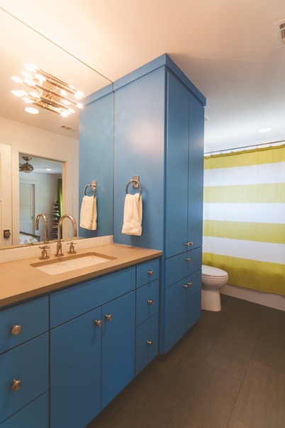 Midcentury Bathroom by Heather Banks