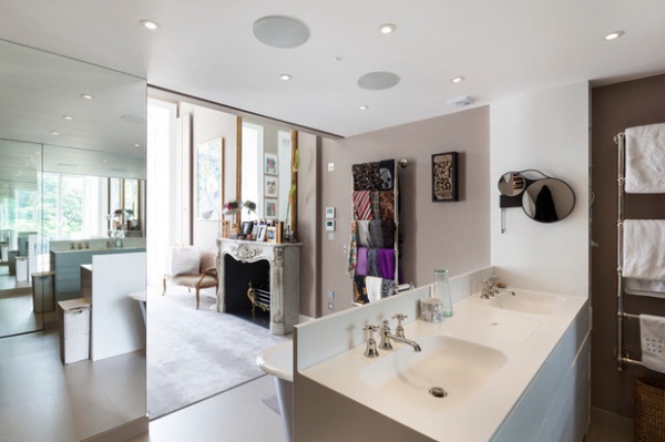 Modern Bathroom by Domus Nova