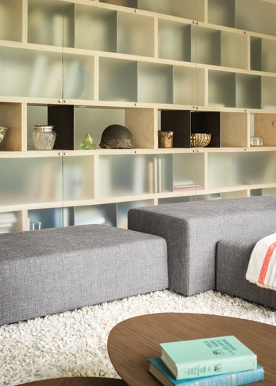 Contemporary Living Room by GO LOGIC
