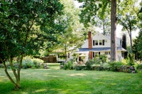 My Houzz: Lush Landscaping Creates an Idyllic, Personalized Garden