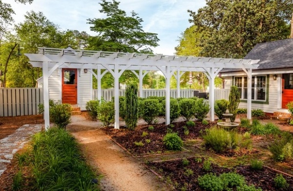 Farmhouse Landscape by Dandeneau Architecture P.L.L.C.