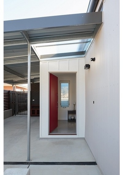 Modern Entry by Jigsaw Housing