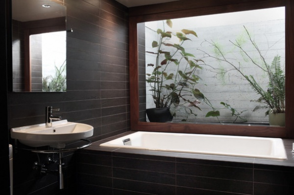 Midcentury Bathroom by Teness Herman